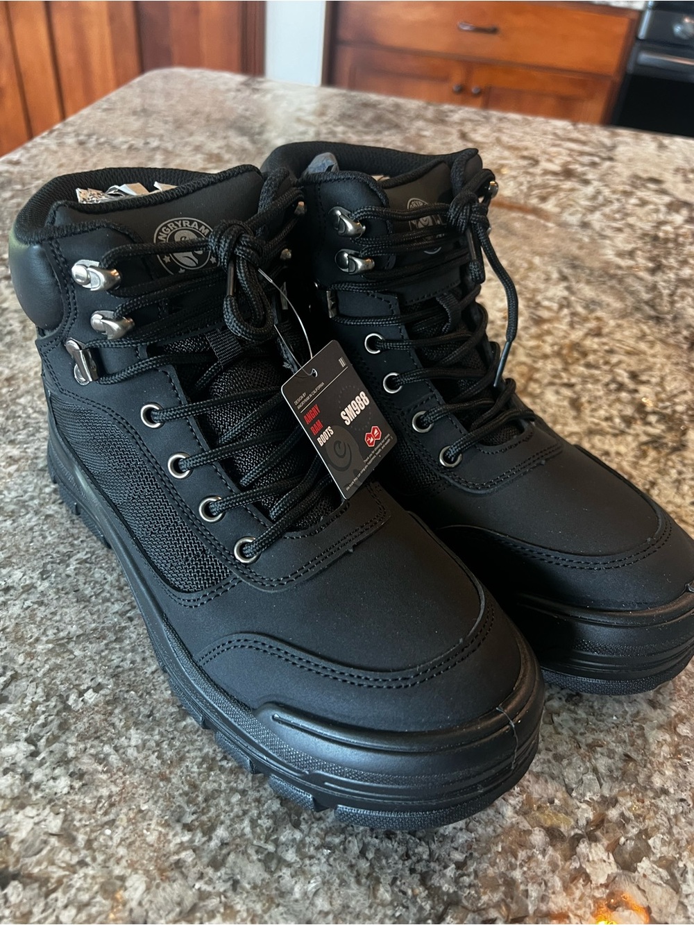 SM988 Steel Toe Work Boots | Men’s 7 / Women’s 8.5 | ASTM F2413-18 | NWT